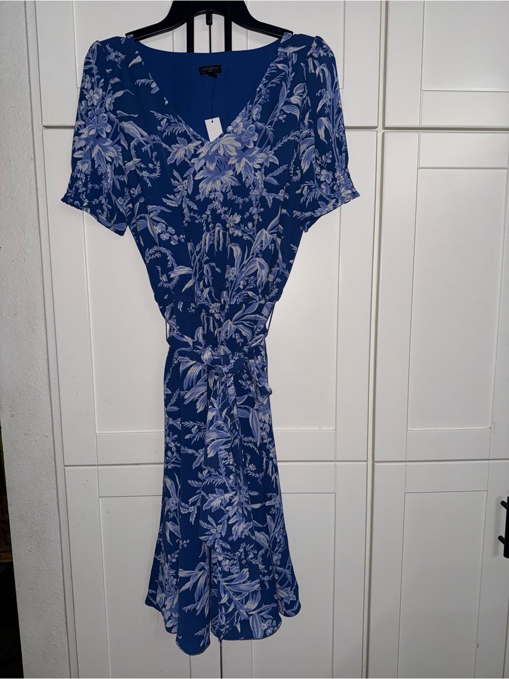 NEW TALBOTS BELTED FIT & FLARE BLUE FLORAL SHORT SLEEVE V NECK MIDI DRESS SZ 12P - Picture 5 of 14